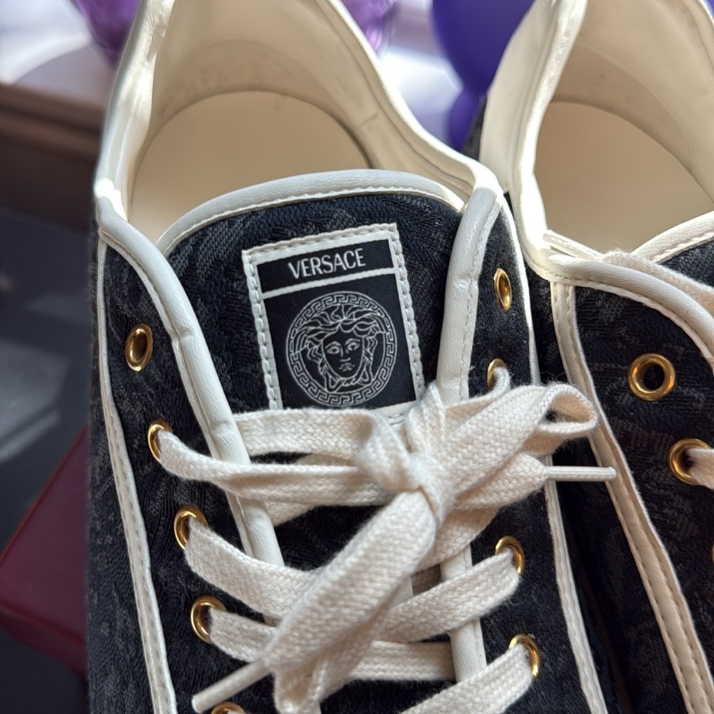 Authentic Gucci Men’s BAROCCO GRECA SNEAKERS - Picture 4 of 7